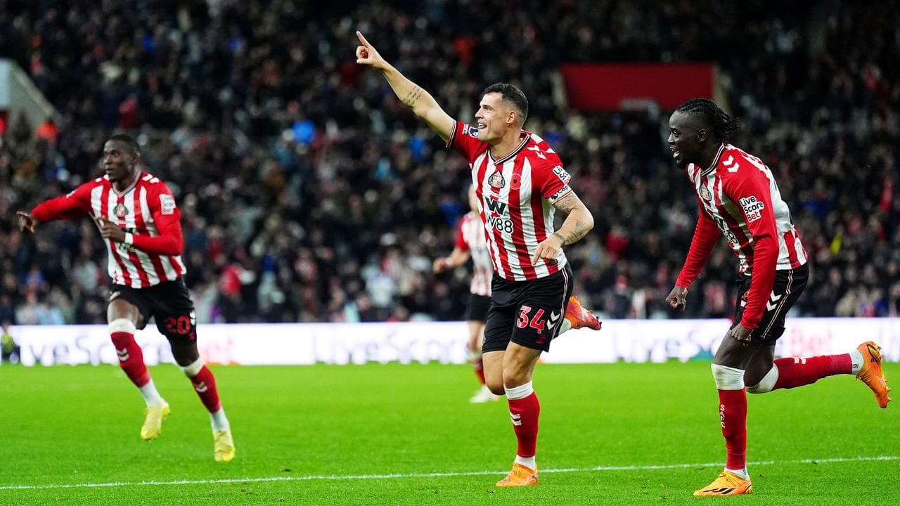 Sunderland go fourth, stay unbeaten at home in EPL