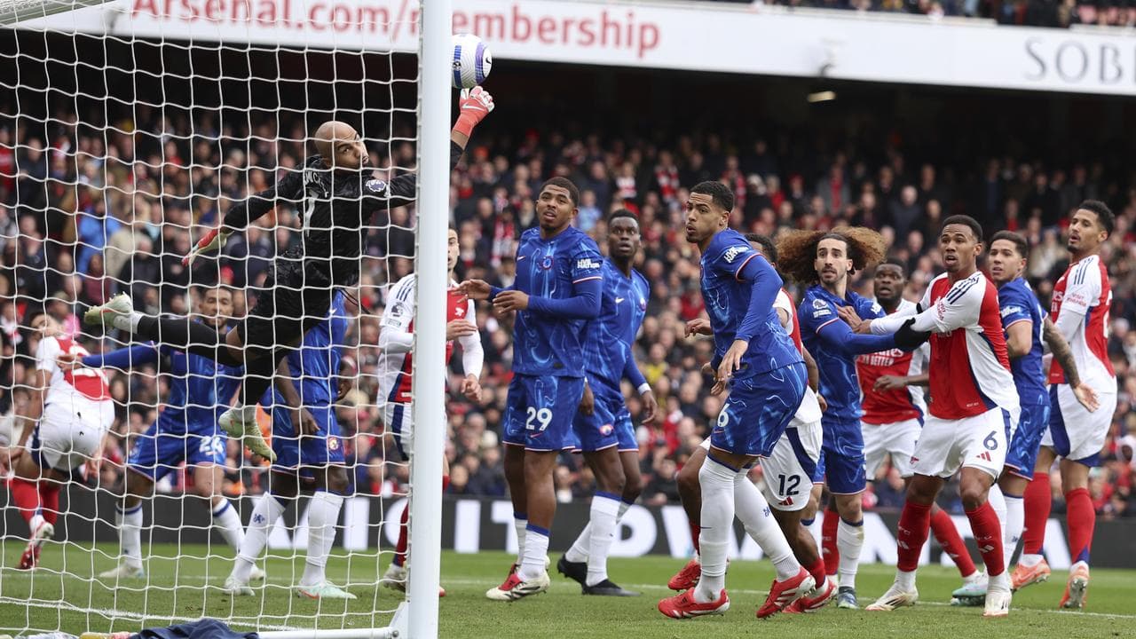 Arsenal close gap on Liverpool by beating Chelsea