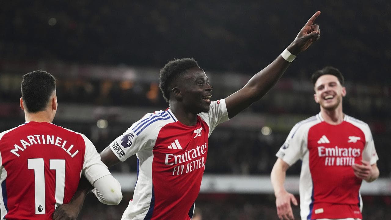 Saka scores on return, Gunners fire in EPL title race