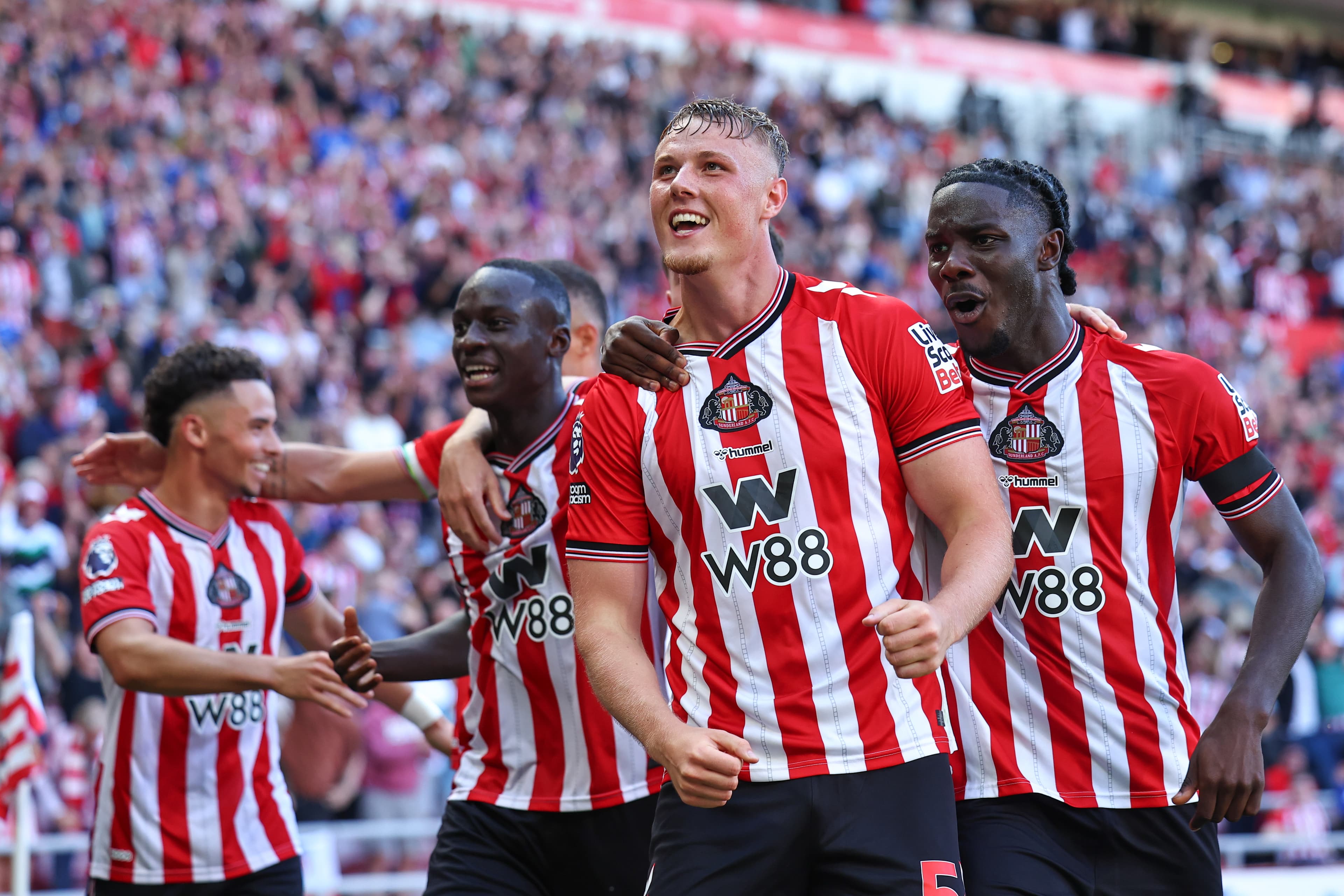 Spurs cruise to opening day win as Sunderland stun the world